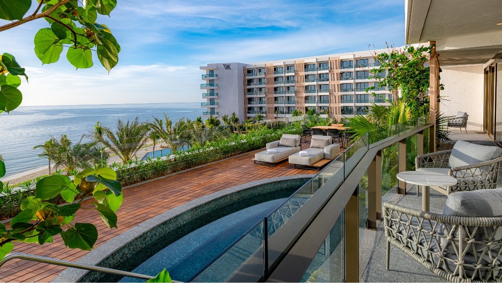 Waldrof Astoria Cancun another balcony