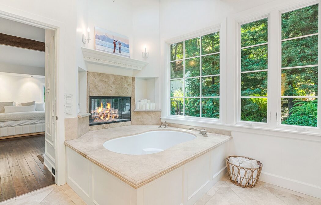 Kate Beckinsales Primary Bath