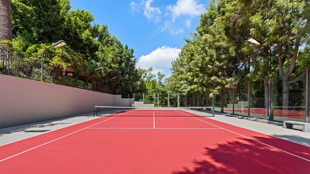 J.Los Tennis Court