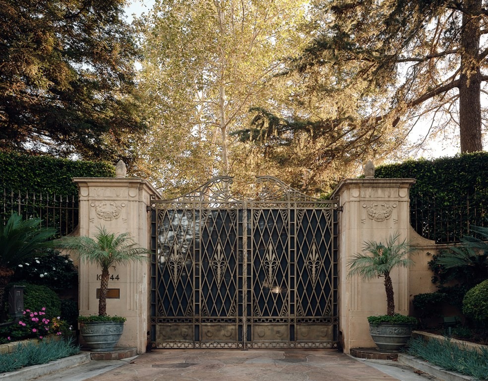 Garry Winnicks Gated Entrance